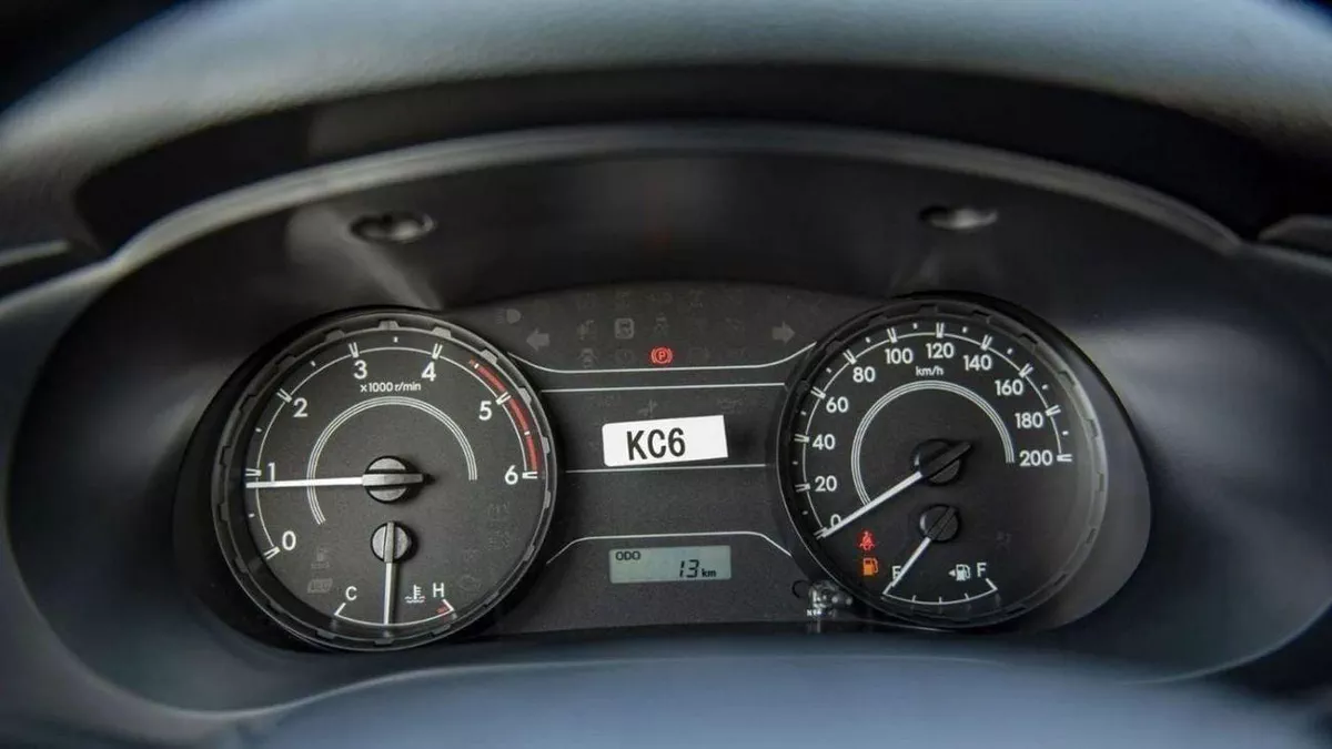 Toyota Hilux GL HILUX 2.4L MED OPTION-13-0
