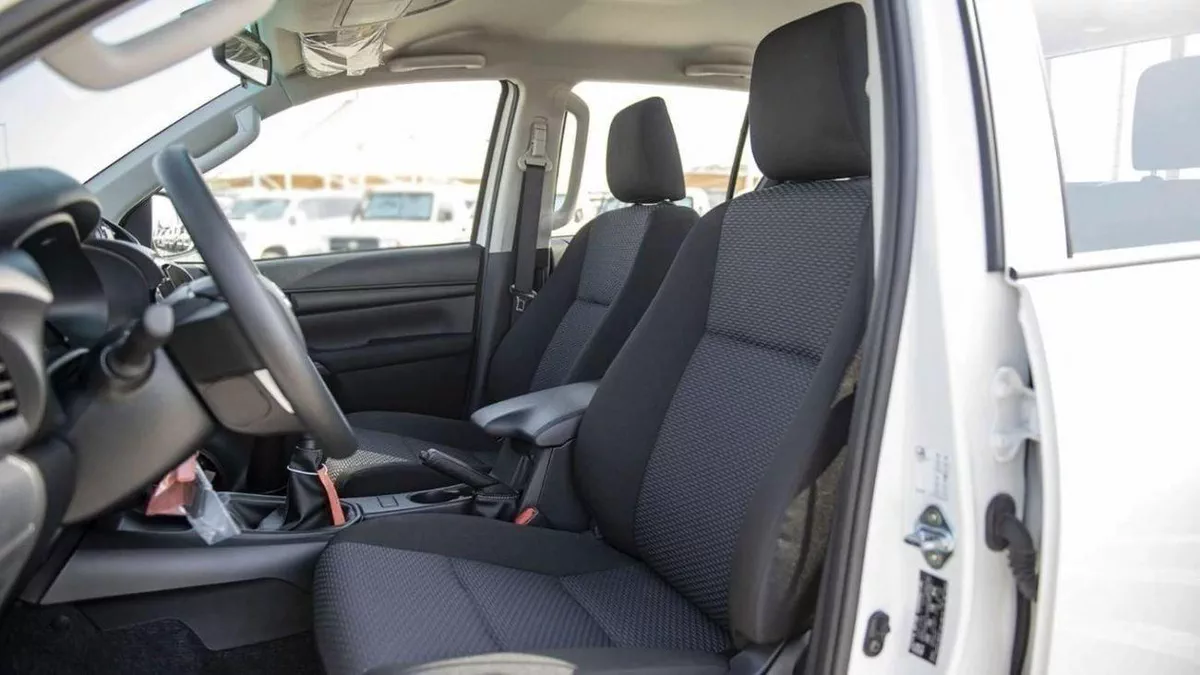 Toyota Hilux GL HILUX 2.4L MED OPTION-15-0