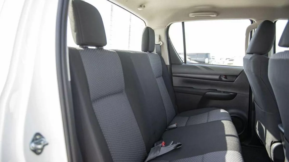 Toyota Hilux GL HILUX 2.4L MED OPTION-16-0