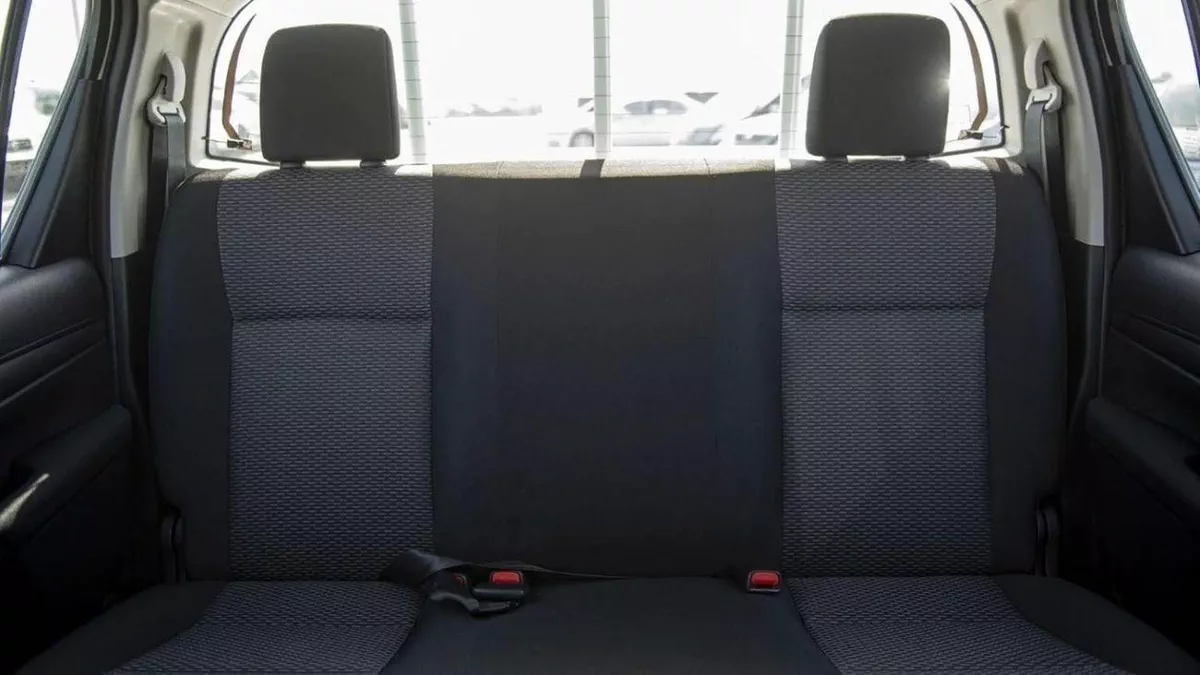 Toyota Hilux GL HILUX 2.4L MED OPTION-17-0