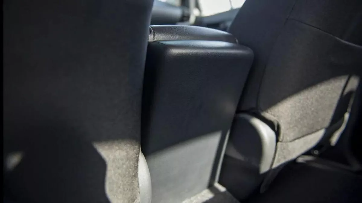 Toyota Hilux GL HILUX 2.4L MED OPTION-18-0
