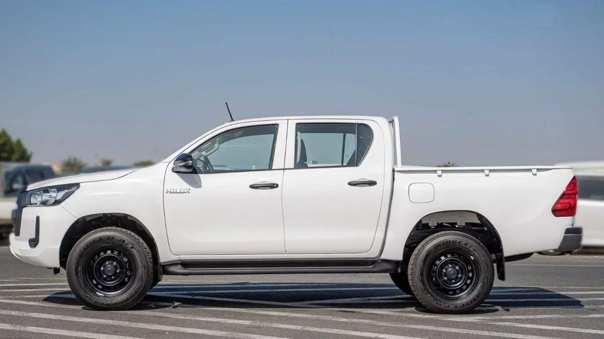 Toyota Hilux GL HILUX 2.4L MED OPTION-4-0