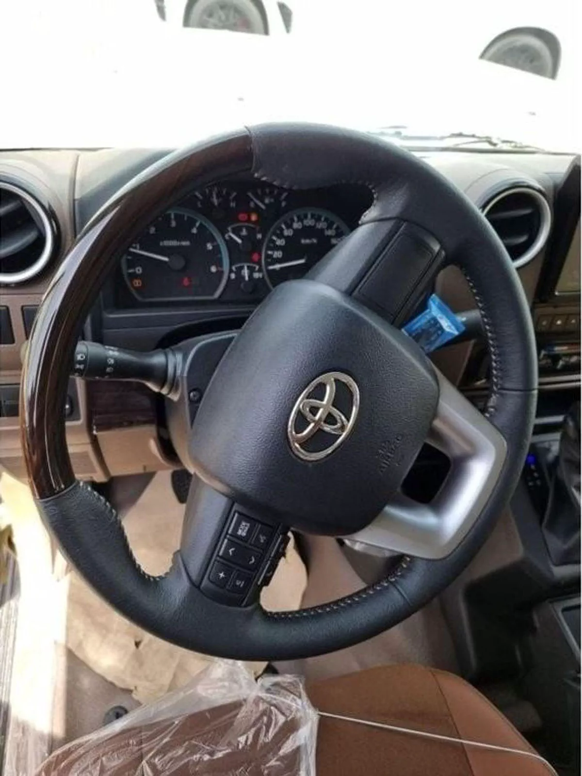Toyota Land Cruiser Pick Up VDJ79 2.8L DIESEL A/T FULL OPTION DOUBLE CABIN PICKUP-11-0