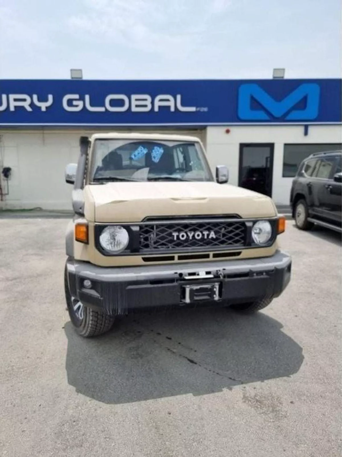 Toyota Land Cruiser Pick Up VDJ79 2.8L DIESEL A/T FULL OPTION DOUBLE CABIN PICKUP-4-0