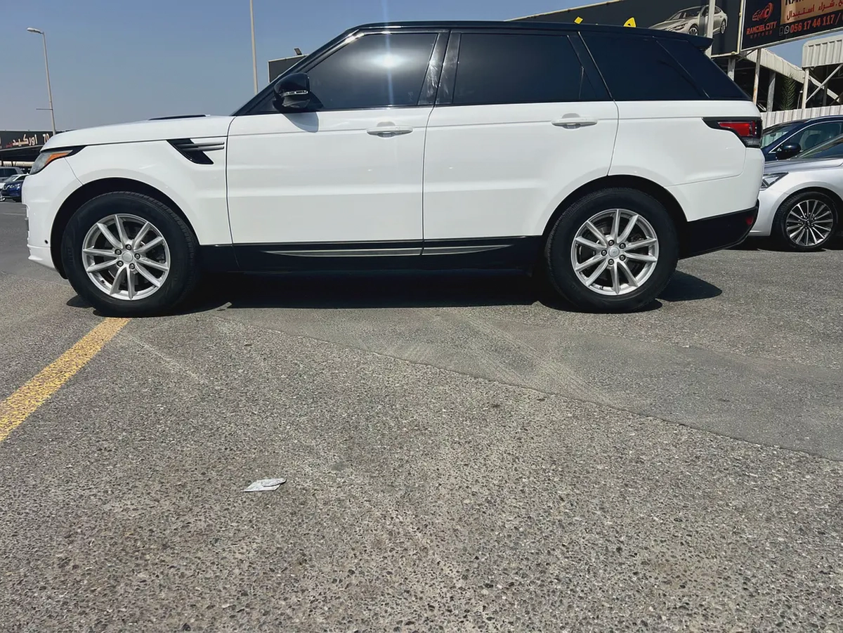 Land Rover Range Rover Sport HSE 2017 - American Specs - Excellent Condition-5-5