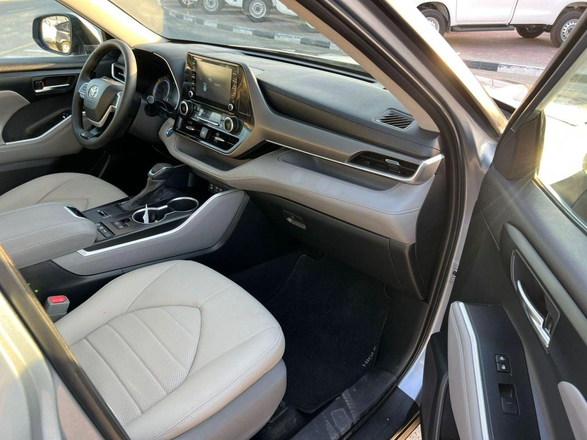 Toyota Highlander 2022 Toyota Highlander Hybrid GLE Full Option Gcc -2.5L V4 - Rear Camera & Sensor - Leather Seat - S-13-0