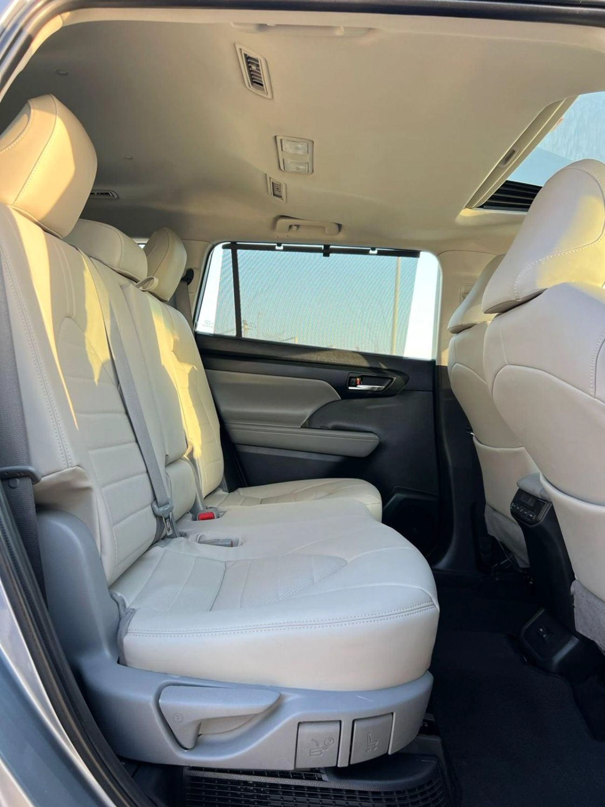 Toyota Highlander 2022 Toyota Highlander Hybrid GLE Full Option Gcc -2.5L V4 - Rear Camera & Sensor - Leather Seat - S-16-0