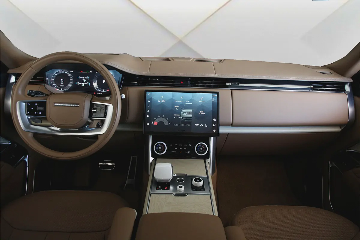 RANGE ROVER VOGUE SV - 2023 - GCC - LOW MILEAGE - FULLY LOADED - AMAZING CONDITION-11-11