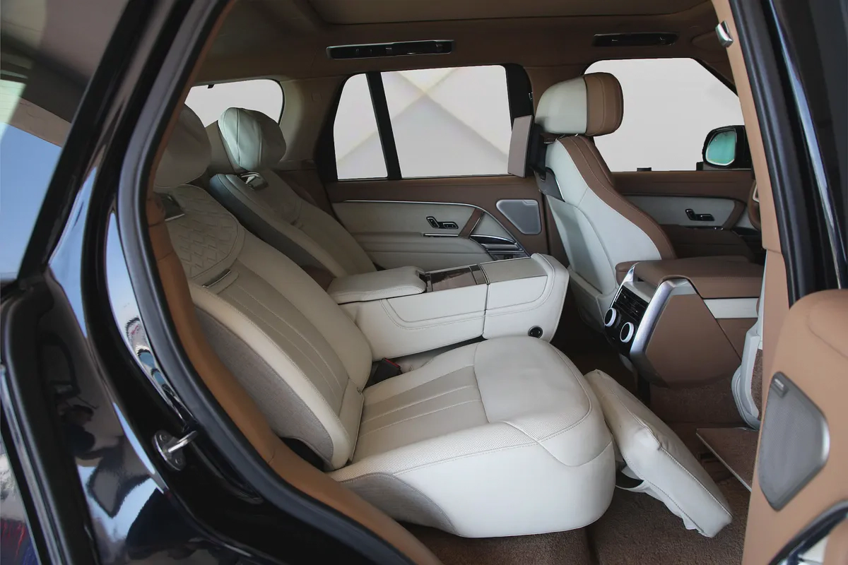 RANGE ROVER VOGUE SV - 2023 - GCC - LOW MILEAGE - FULLY LOADED - AMAZING CONDITION-18-18