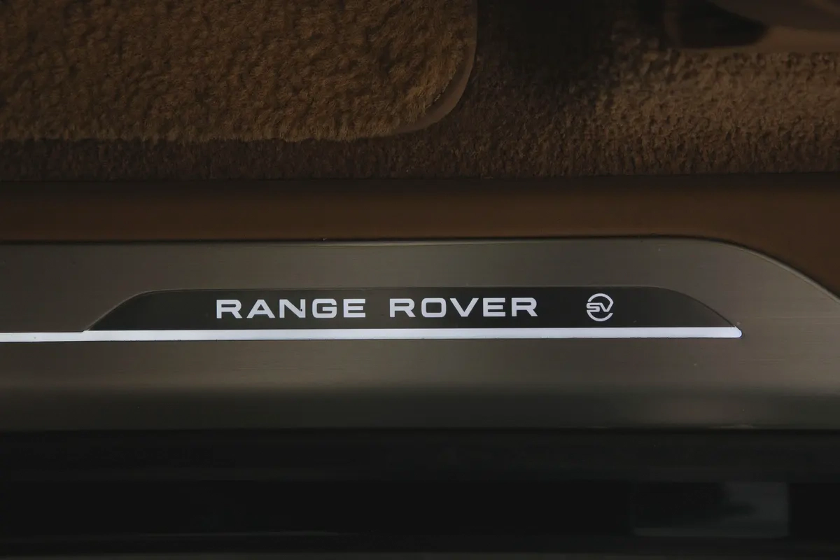 RANGE ROVER VOGUE SV - 2023 - GCC - LOW MILEAGE - FULLY LOADED - AMAZING CONDITION-19-19