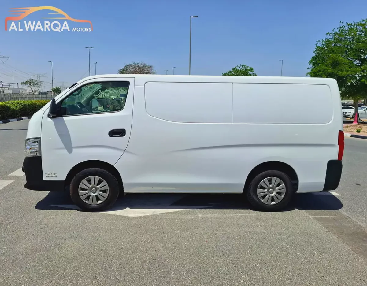 Automatic Gear 2021 Nissan Urvan Full Delivery Van-4-4