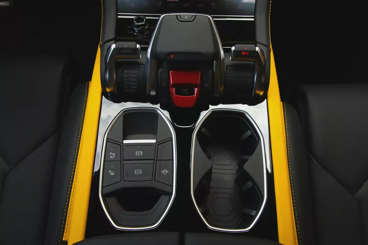 2025 LAMBORGHINI URUS SE - BRAND NEW - FULLY LOADED - LOCAL REGISTRATION-17-17