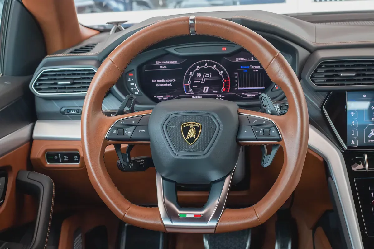 Lamborghini Urus Standard Japanese Specs -| 8,000km | Under Warranty | 2022-11-11