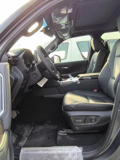 Toyota Land Cruiser VXR-11