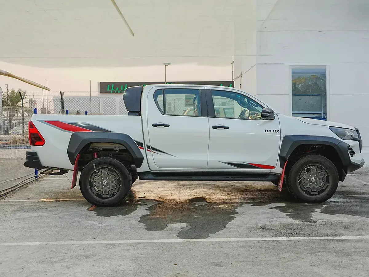 Hilux D/C P/up 4x4 2.8L DIESEL AUTO GR-S RED FLAP GCC BRAND NEW 0KM-18-18
