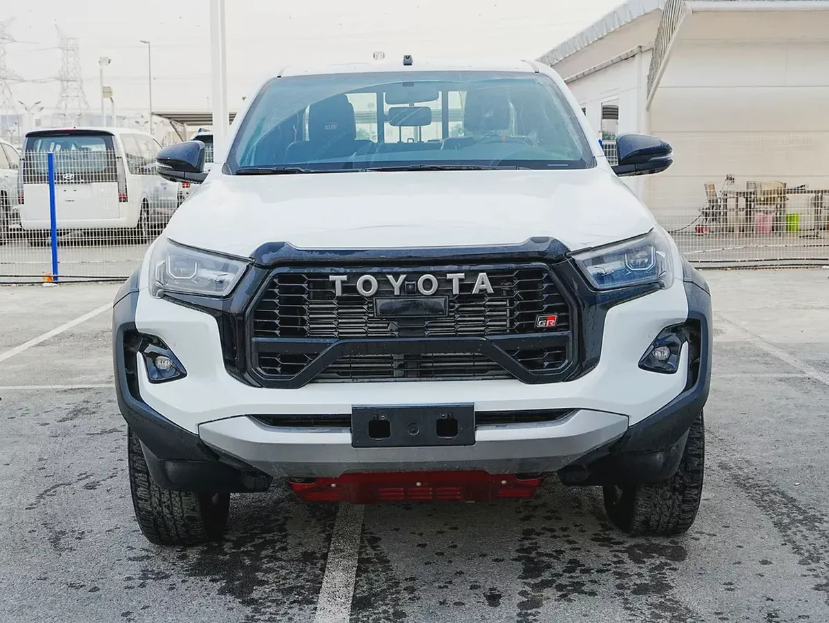 Hilux D/C P/up 4x4 2.8L DIESEL AUTO GR-S RED FLAP GCC BRAND NEW 0KM-1-1