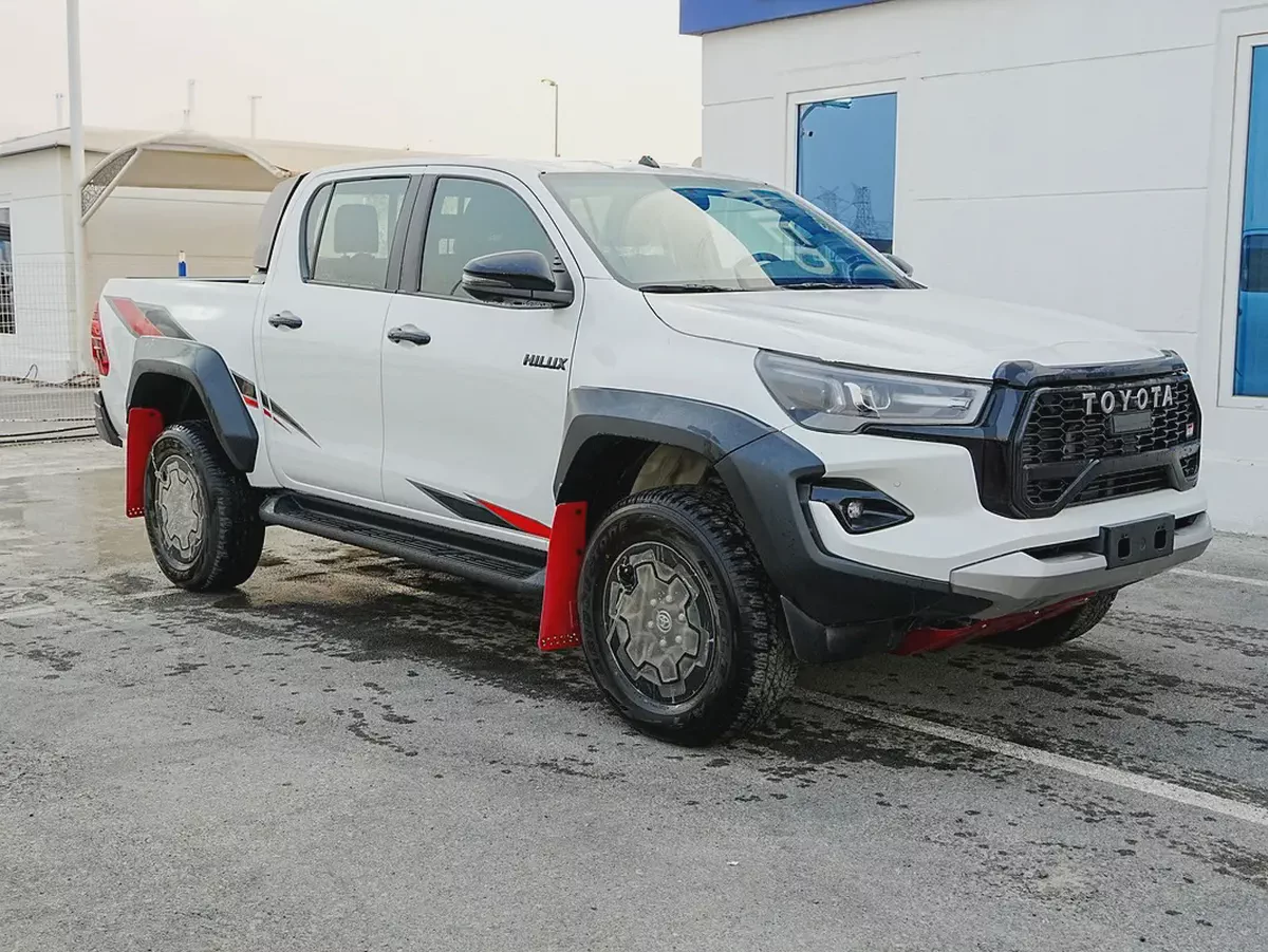 Hilux D/C P/up 4x4 2.8L DIESEL AUTO GR-S RED FLAP GCC BRAND NEW 0KM-2-2