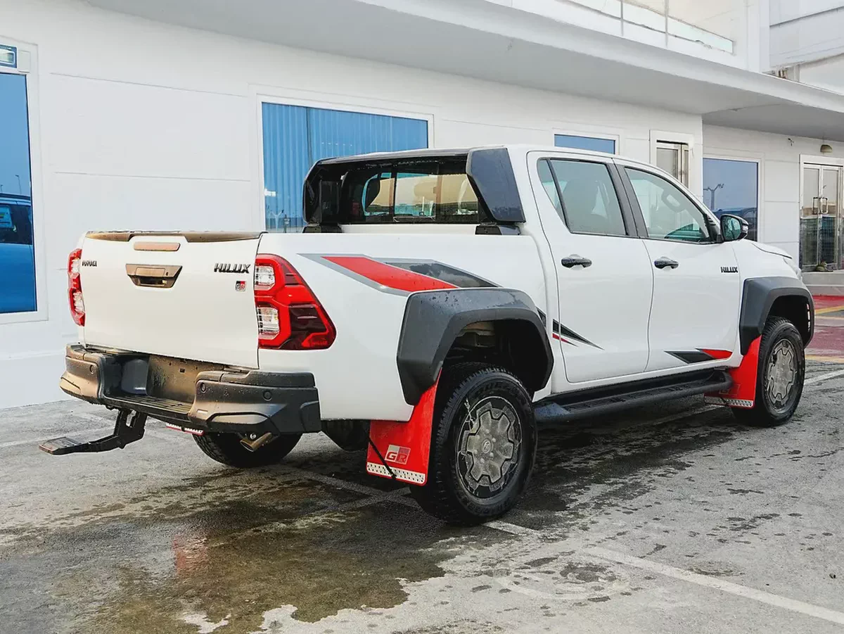 Hilux D/C P/up 4x4 2.8L DIESEL AUTO GR-S RED FLAP GCC BRAND NEW 0KM-3-3