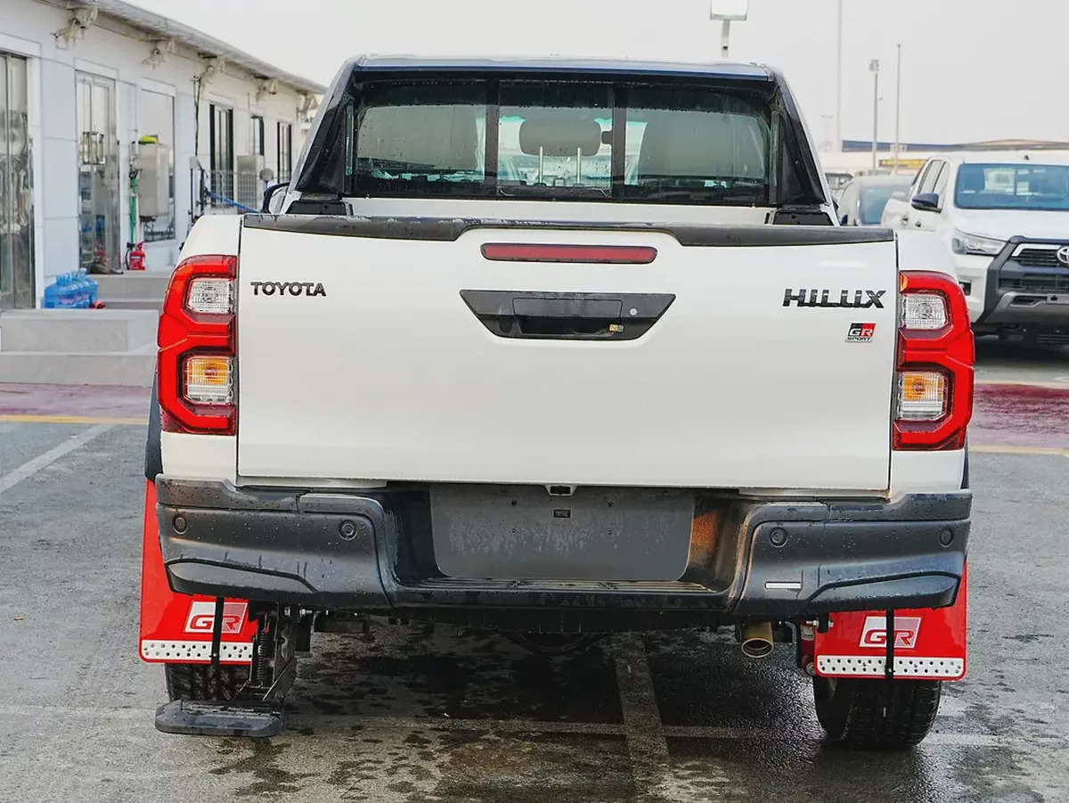 Hilux D/C P/up 4x4 2.8L DIESEL AUTO GR-S RED FLAP GCC BRAND NEW 0KM-4-4