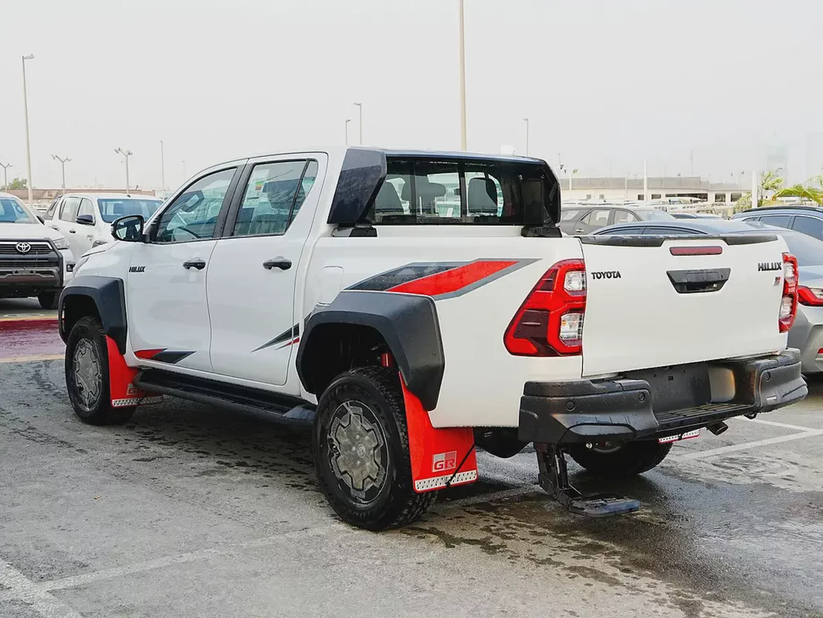 Hilux D/C P/up 4x4 2.8L DIESEL AUTO GR-S RED FLAP GCC BRAND NEW 0KM-5-5