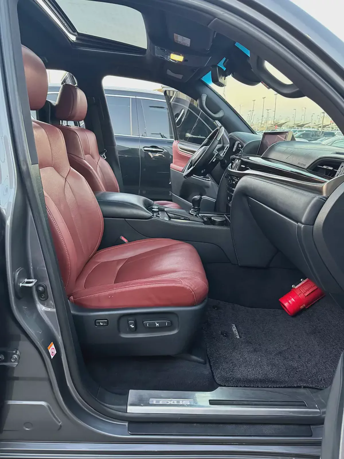 Lexus LX 570 Signature 2017 | GCC Specs | Pristine Condition-19-19