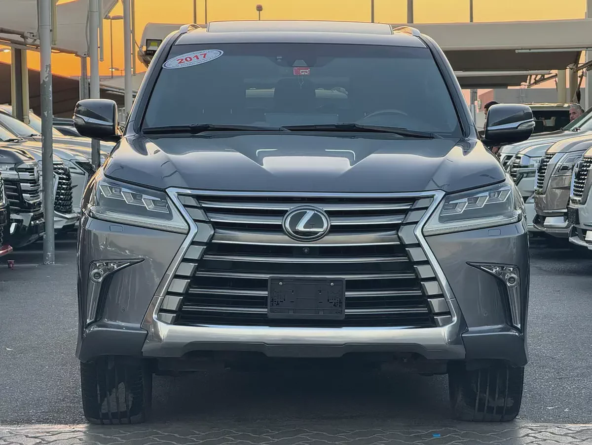 Lexus LX 570 Signature 2017 | GCC Specs | Pristine Condition-1-1