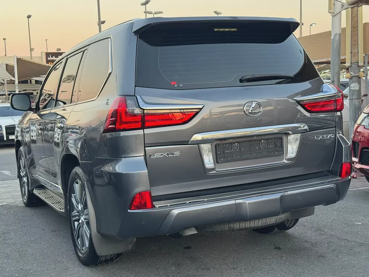 Lexus LX 570 Signature 2017 | GCC Specs | Pristine Condition-6-6