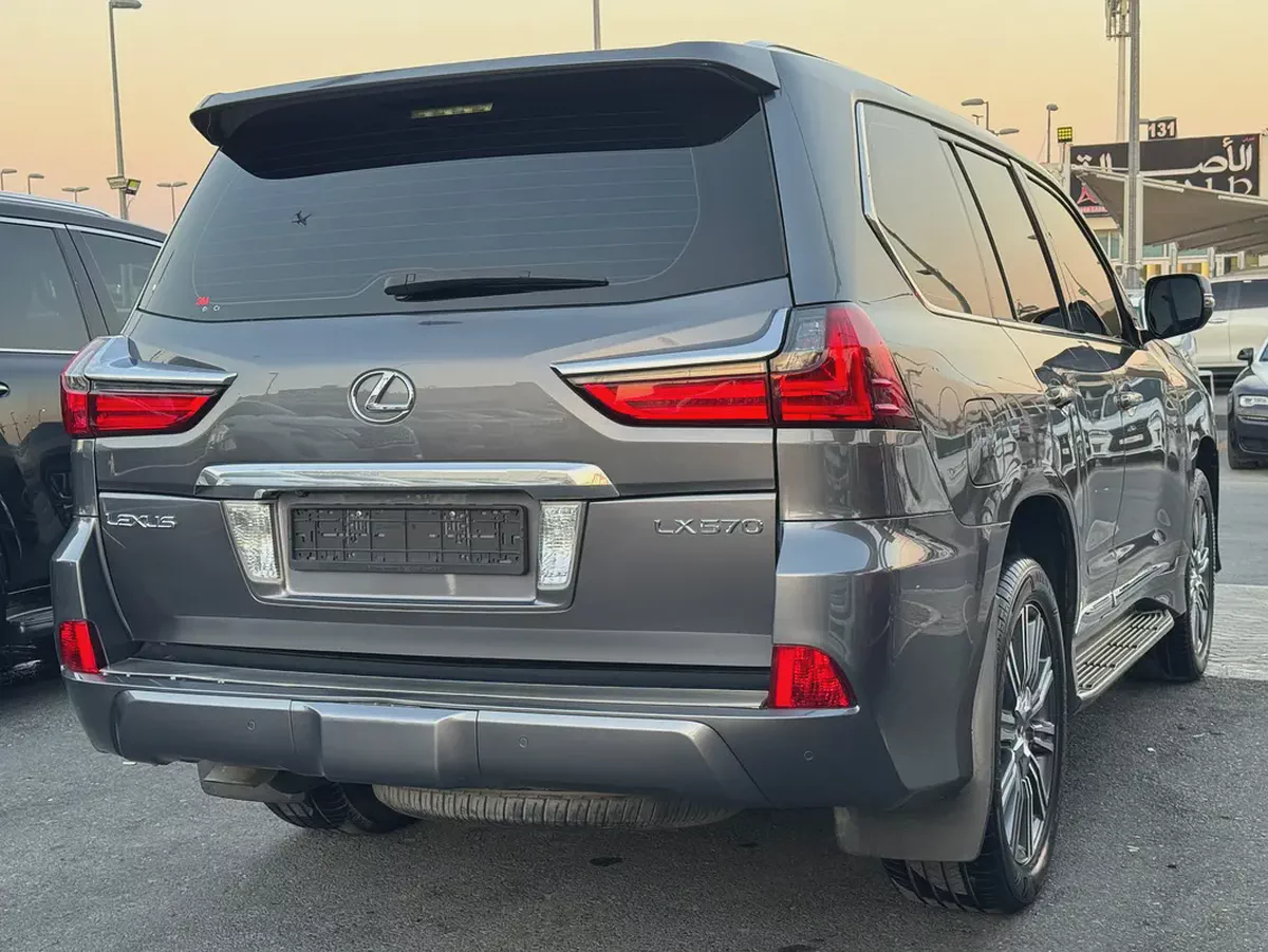 Lexus LX 570 Signature 2017 | GCC Specs | Pristine Condition-7-7