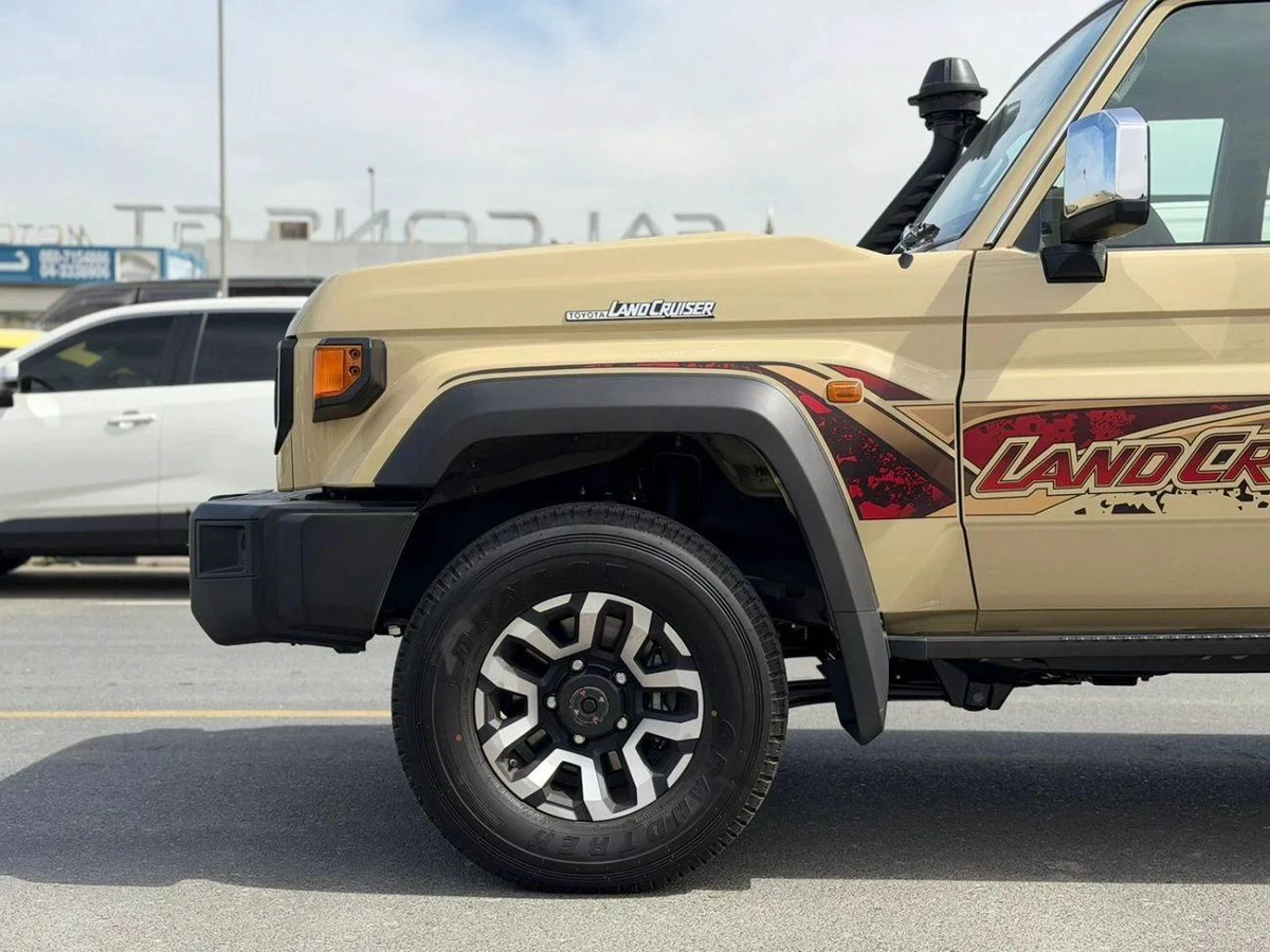 Toyota Land Cruiser 70  LC 76 Petrol 4.0L Full Option Automatic Model 2025 Omani Specifications
