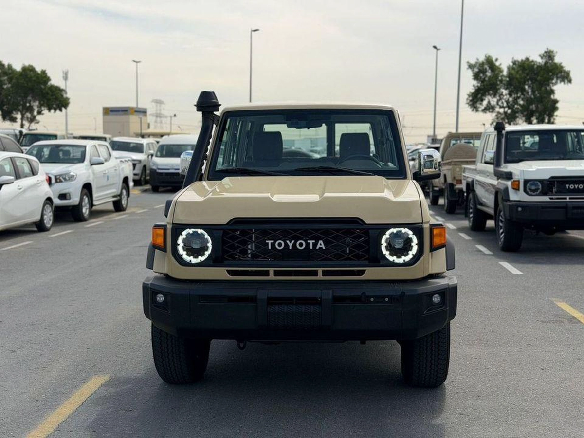Toyota Land Cruiser 70  LC 76 Petrol 4.0L Full Option Automatic Model 2025 Omani Specifications