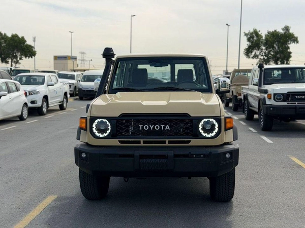 Toyota Land Cruiser 70 LC 76 Petrol 4.0L Full Option Automatic Model 2025 Omani Specifications