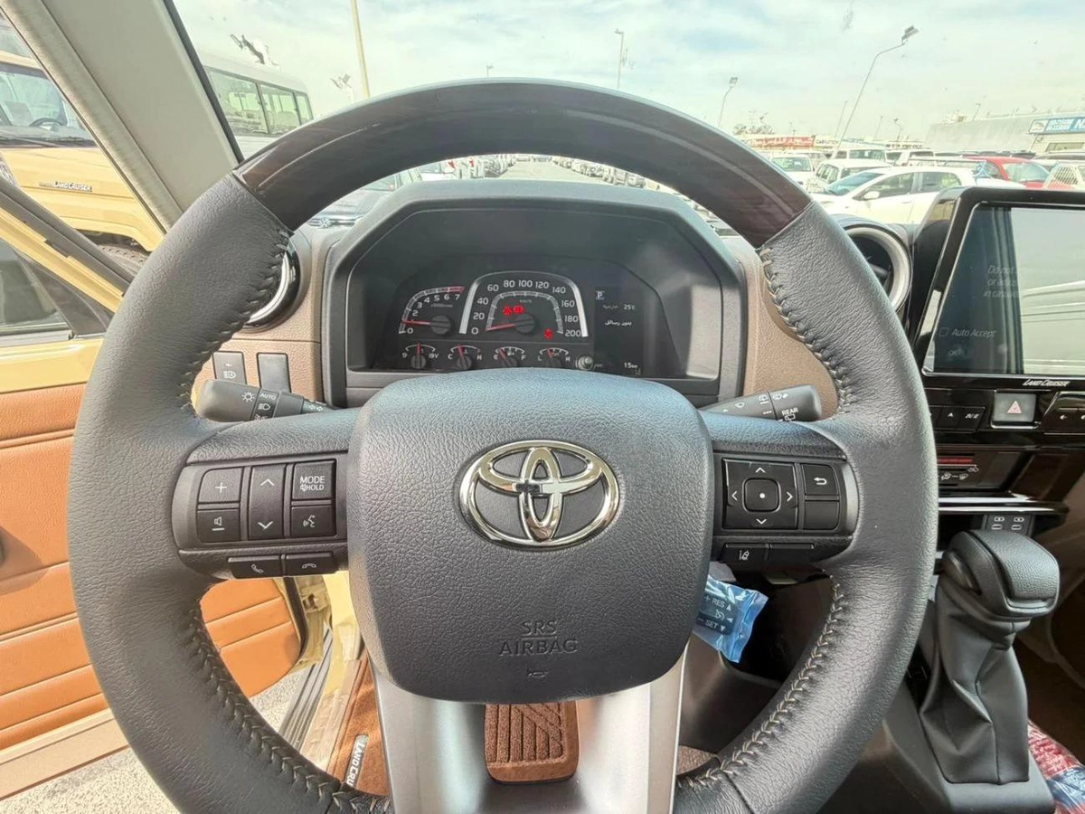 Toyota Land Cruiser 70  LC 76 Petrol 4.0L Full Option Automatic Model 2025 Omani Specifications