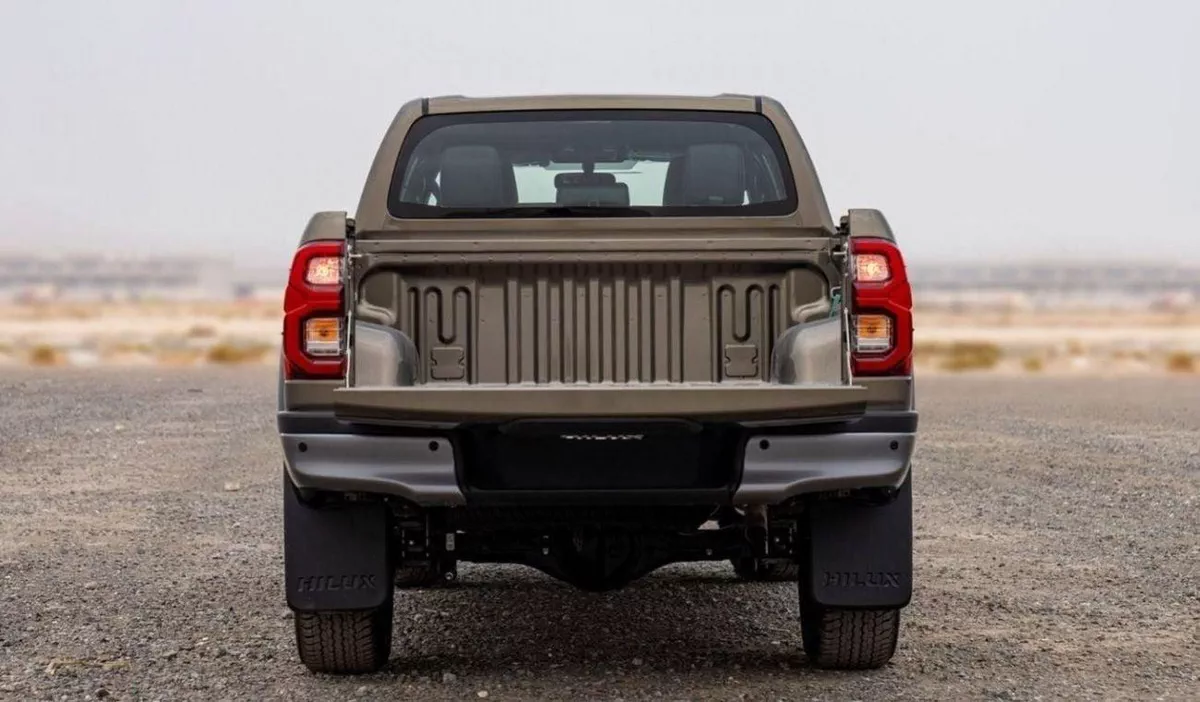 Toyota Hilux ADVENTURE-9-0