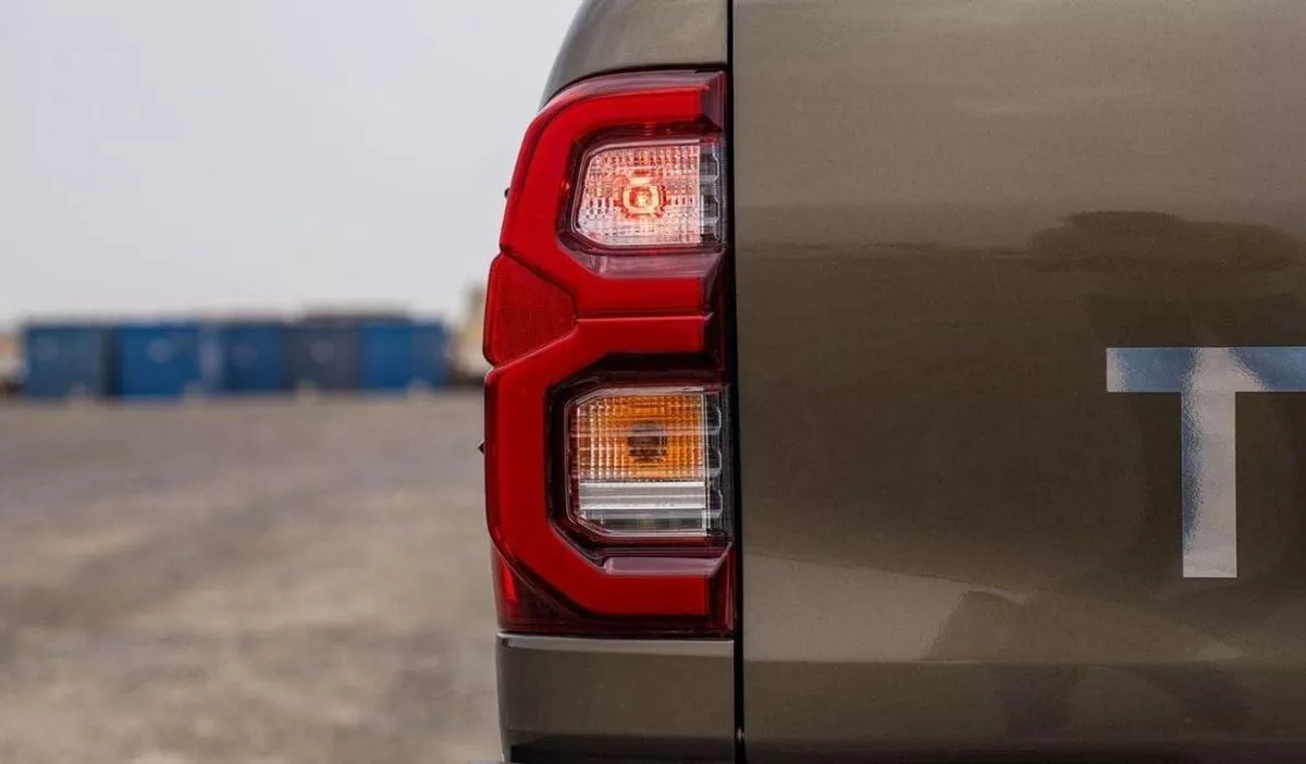 Toyota Hilux ADVENTURE-10-0