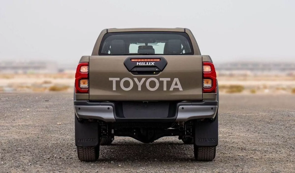 Toyota Hilux ADVENTURE-7-0