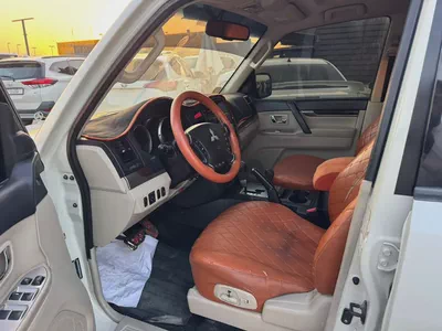 Mitsubshi pajero 2010 whitecooor fullopshin calen car-11