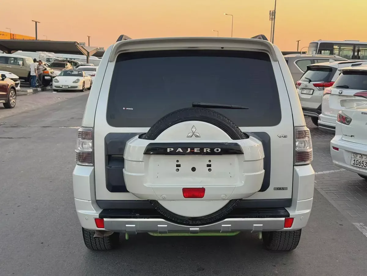 Mitsubshi pajero 2010 whitecooor fullopshin calen car-6-6
