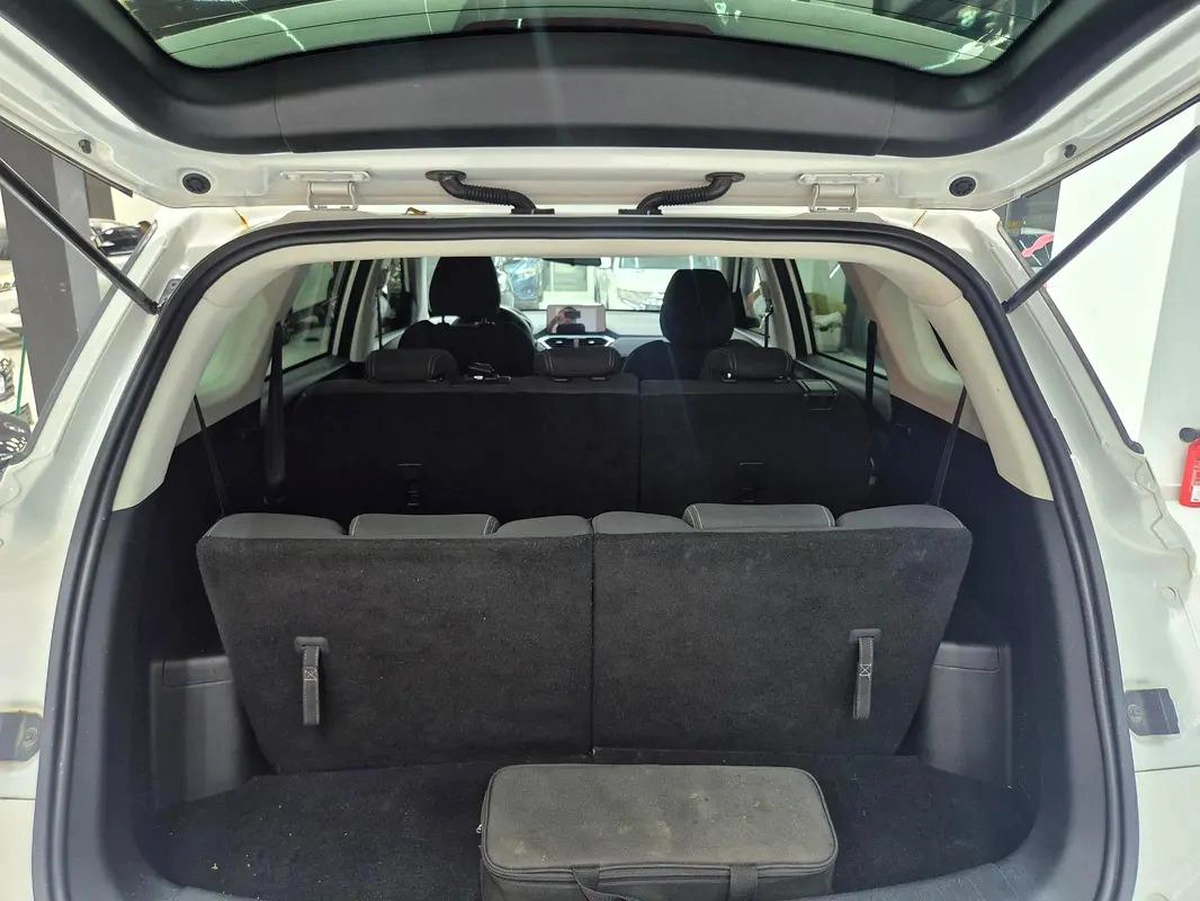 Chevrolet Captiva Gcc Mid option-7-7