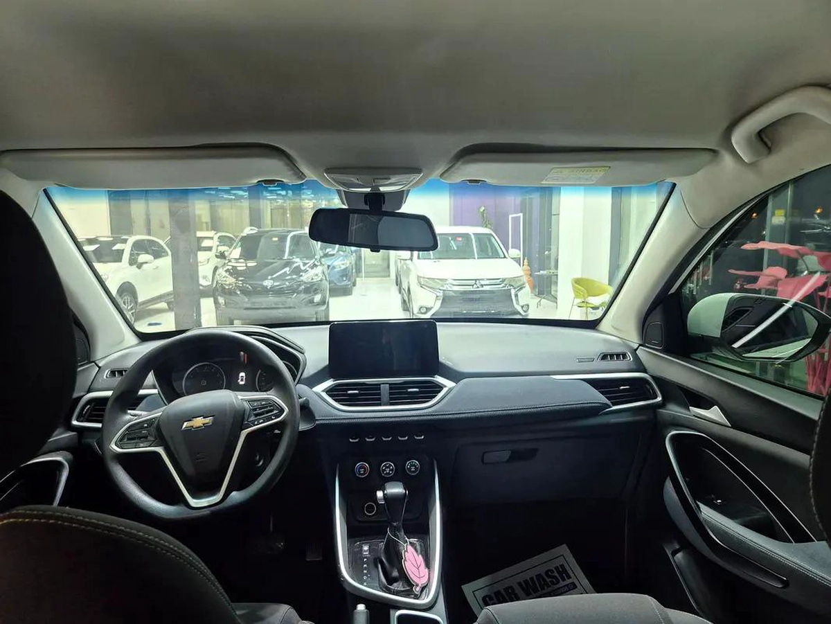 Chevrolet Captiva Gcc Mid option-4-4