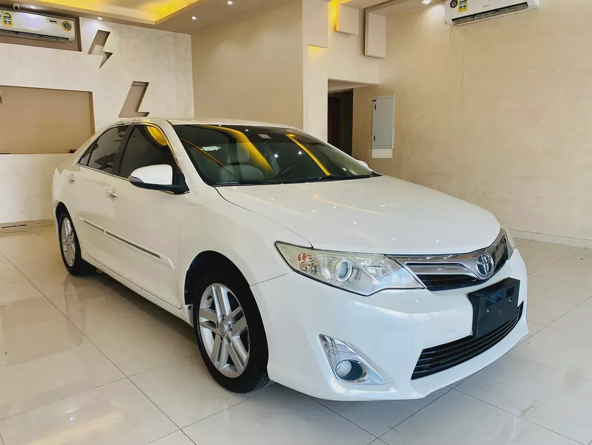 Toyota Camry SE Plus 2014 - GCC Specs - Reliable and Fuel Efficient-2-2