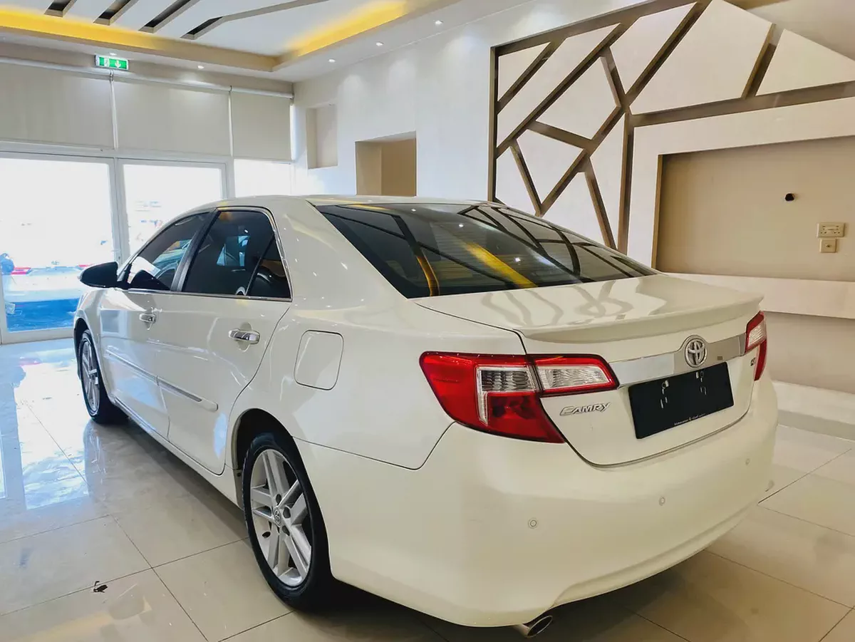Toyota Camry SE Plus 2014 - GCC Specs - Reliable and Fuel Efficient-8-8