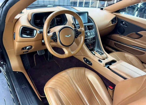 Low Mileage | GCC | Aston Martin Service History