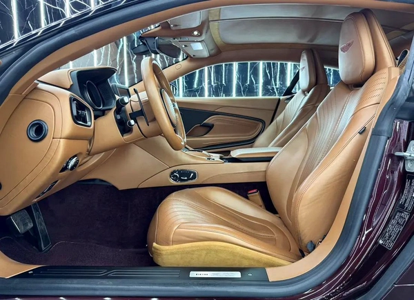 Low Mileage | GCC | Aston Martin Service History
