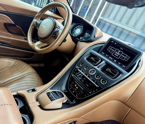 Low Mileage | GCC | Aston Martin Service History