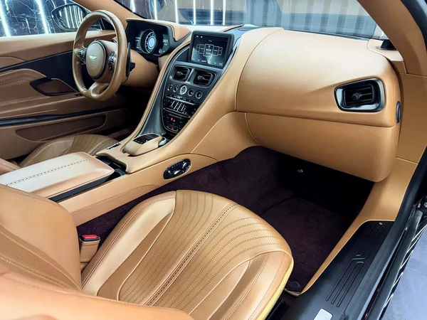 Low Mileage | GCC | Aston Martin Service History