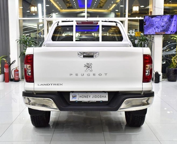 Peugeot Landtrek ( 2023 Model ) in White Color GCC Specs
