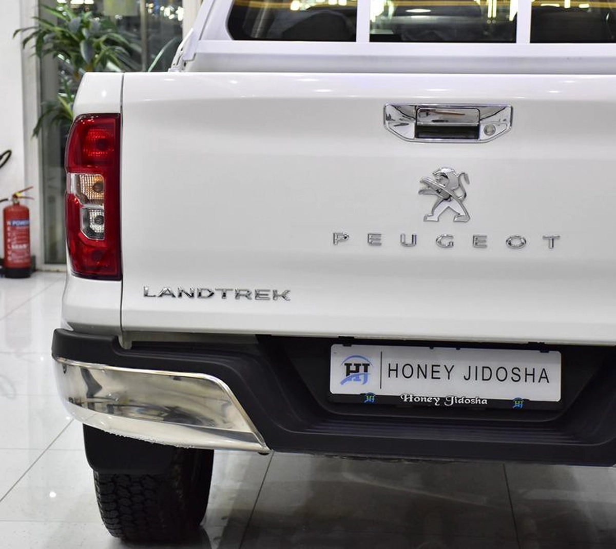 Peugeot Landtrek ( 2023 Model ) in White Color GCC Specs-11-11