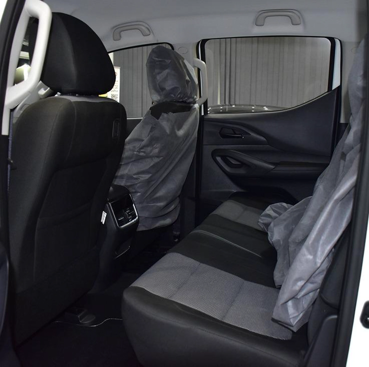 Peugeot Landtrek ( 2023 Model ) in White Color GCC Specs-4-4