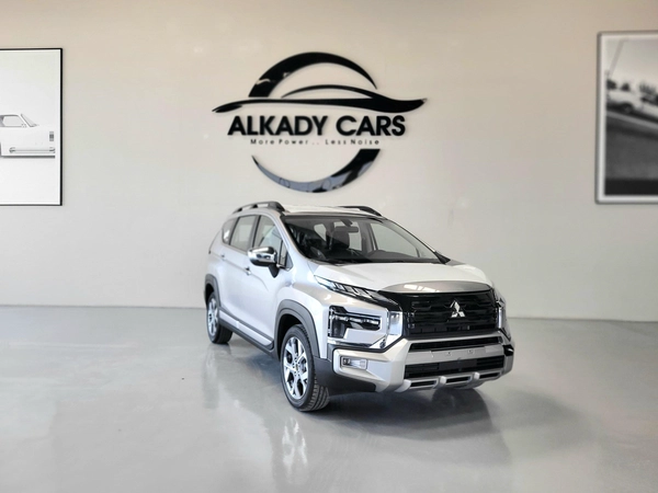 Mitsubishi xpander Cross 1.5L 2025 (silver)