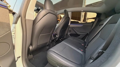 Tesla Model Y Long Range Dual Motors 2025 | GCC Specs | Under warranty-12